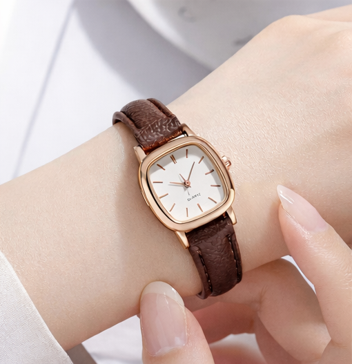 Montre femme élégante à bracelet marron